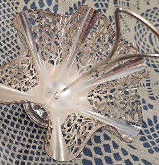 Centro de mesa / Violetero vintage metal plateado