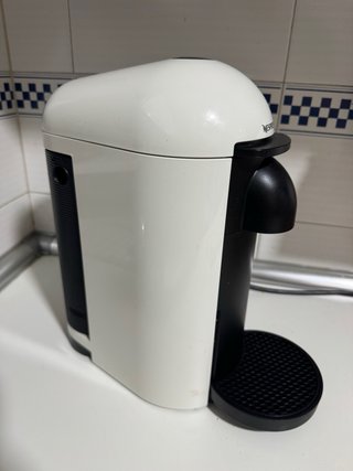 Macchina da caffè Nespresso Vertuo Plus Bianca + capsule