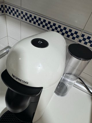 Macchina da caffè Nespresso Vertuo Plus Bianca + capsule