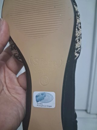 Sandalias Beige y Negras