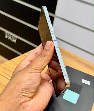Samsung Galaxy Z Flip 5 256GB/8gb RAM
