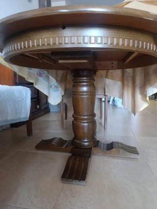 Mesa de comedor redonda de madera