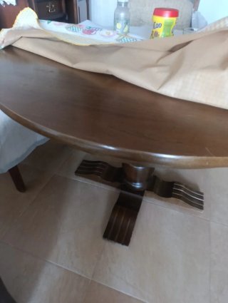 Mesa de comedor redonda de madera