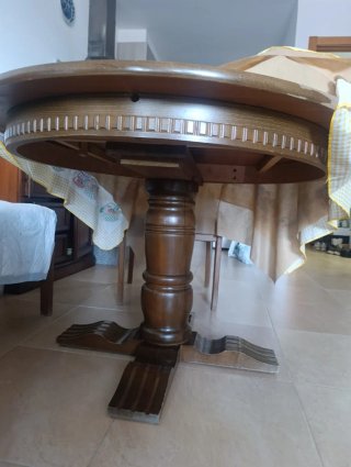 Mesa de comedor redonda de madera