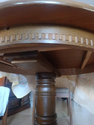 Mesa de comedor redonda de madera