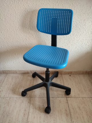 Silla de escritorio azul y negra