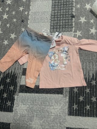 Conjunto Guess Camiseta y Leggings Bebé