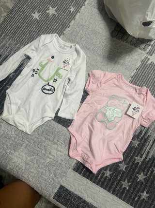 Conjunto Guess Camiseta y Leggings Bebé