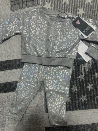 Conjunto Guess Camiseta y Leggings Bebé