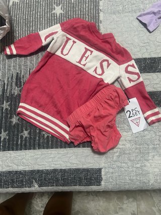 Conjunto Guess Camiseta y Leggings Bebé