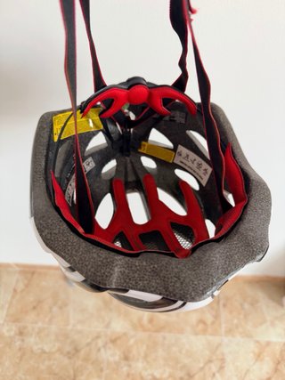 Casco de bici con luz trasera