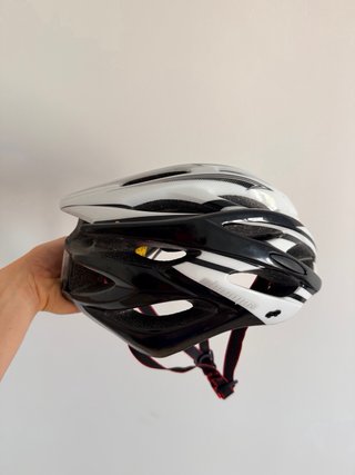 Casco de bici con luz trasera