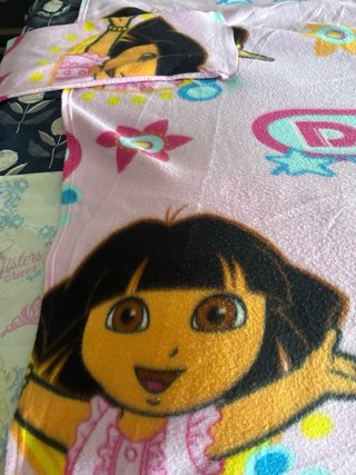 Manta con mangas Dora La Exploradora