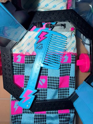 Monster High  Frankie Stein con cama de doble cara