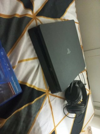 Ps4 Slim + 3 Juegos: Fifa 19, Uncharted 4, F1