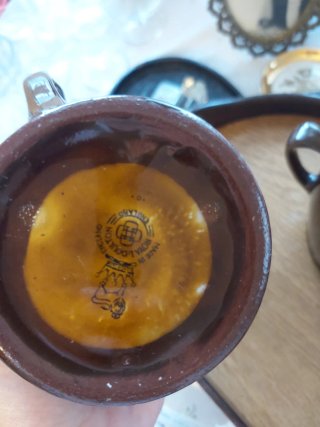 Juego de té marrón y dorado