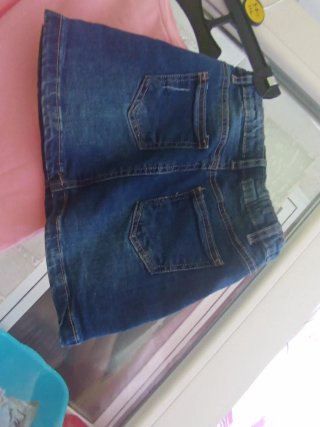 Conjunto falda vaquera y camiseta rosa