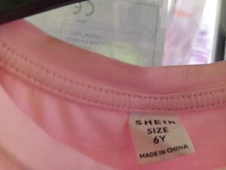 Conjunto falda vaquera y camiseta rosa