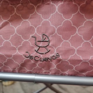 Carrito de bebé rosa con capota y bolso