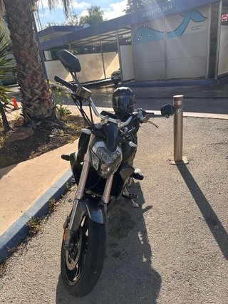 Zontes Moto Naked tipo Custom Negra y Gris