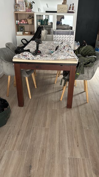 Mesa de comedor y 4 sillas