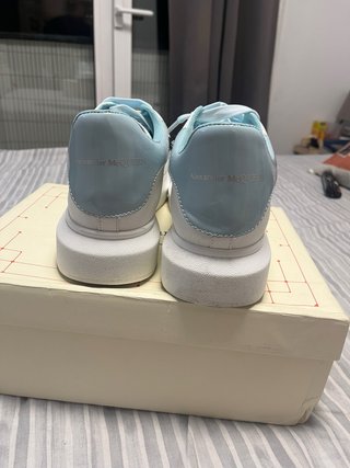Sneakers Alexander McQueen Bianche e Blu