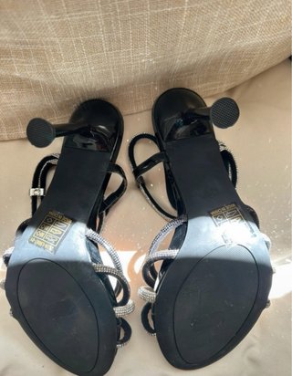 Tacchi eleganti neri e argento