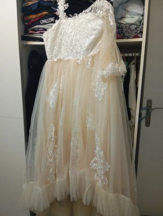 Vestido de comunión beige y blanco