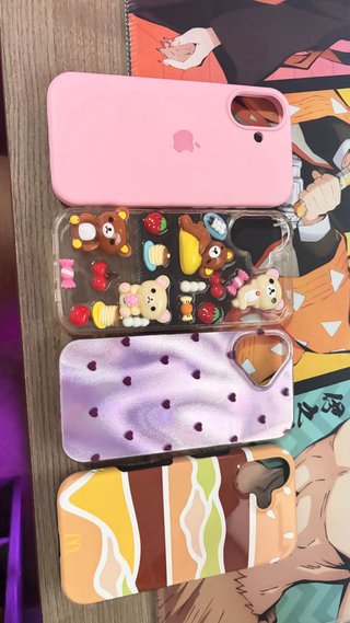 iPhone 17 Morado + Fundas
