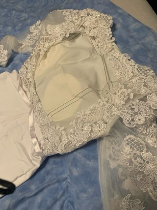 Abito da sposa pizzo manica lunga. Schiena scopert