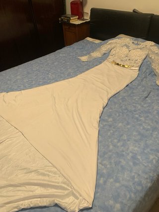 Abito da sposa pizzo manica lunga. Schiena scopert