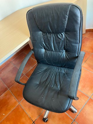 Escritorio y silla de oficina
