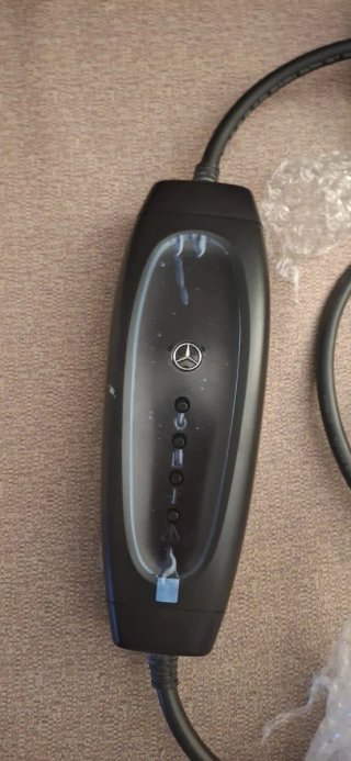 Cargador original Mercedes-Benz coche eléctrico