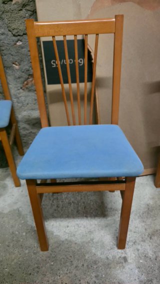 Juego de 4 sillas de madera y tela