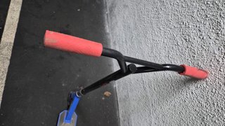 Patinete de saltos metálico azul