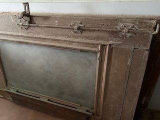 Puerta antigua madera maciza con forja