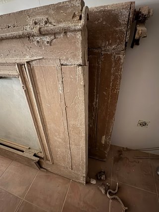 Puerta antigua madera maciza con forja