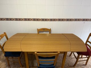 Mesa de cocina de madera
