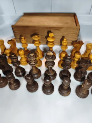 Ajedrez antiguo de madera