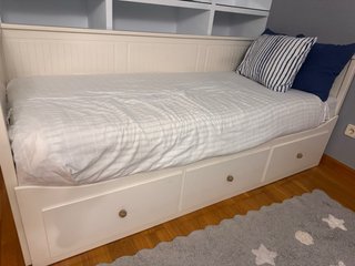 Cama ikea divan hemnes + dos colchones