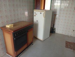 Sofá de piel marrón