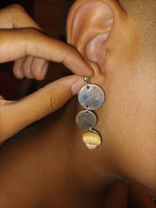 Pendientes conchas y abalorios