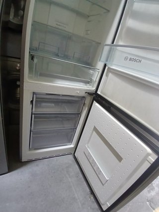 Frigorífico Bosch 185x60 No Frost Negro cristal nu