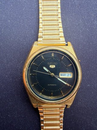 Seiko 5 automático vintage negro y dorado 7S26-057
