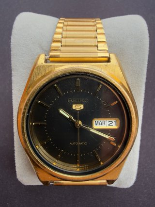 Seiko 5 automático vintage negro y dorado 7S26-057