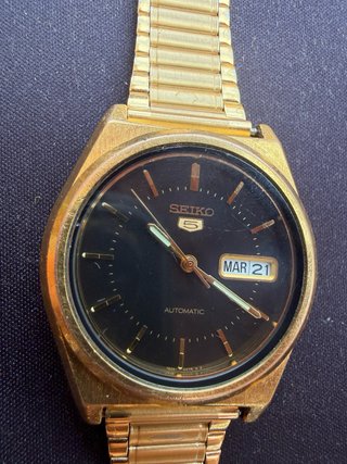 Seiko 5 automático vintage negro y dorado 7S26-057