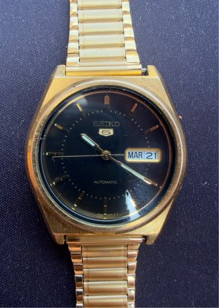 Seiko 5 automático vintage negro y dorado 7S26-057
