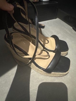 Sandalias de cuña negras