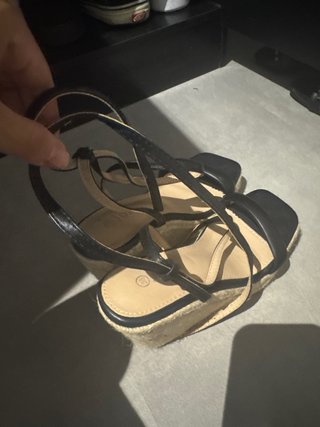 Sandalias de cuña negras