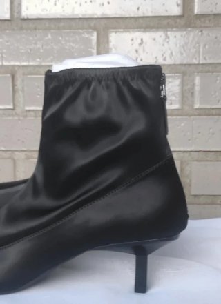 Botines negros Stradivarius con etiqueta
